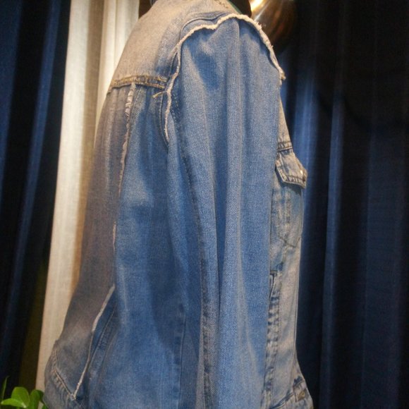 NWT Crave Fame Denim Jacket with Raw Edge Detail Sz L - Picture 7 of 15